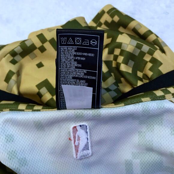 Adidas NWOT NBA Pixelated Short Sleeves Jersey Women S - Picture 12 of 13